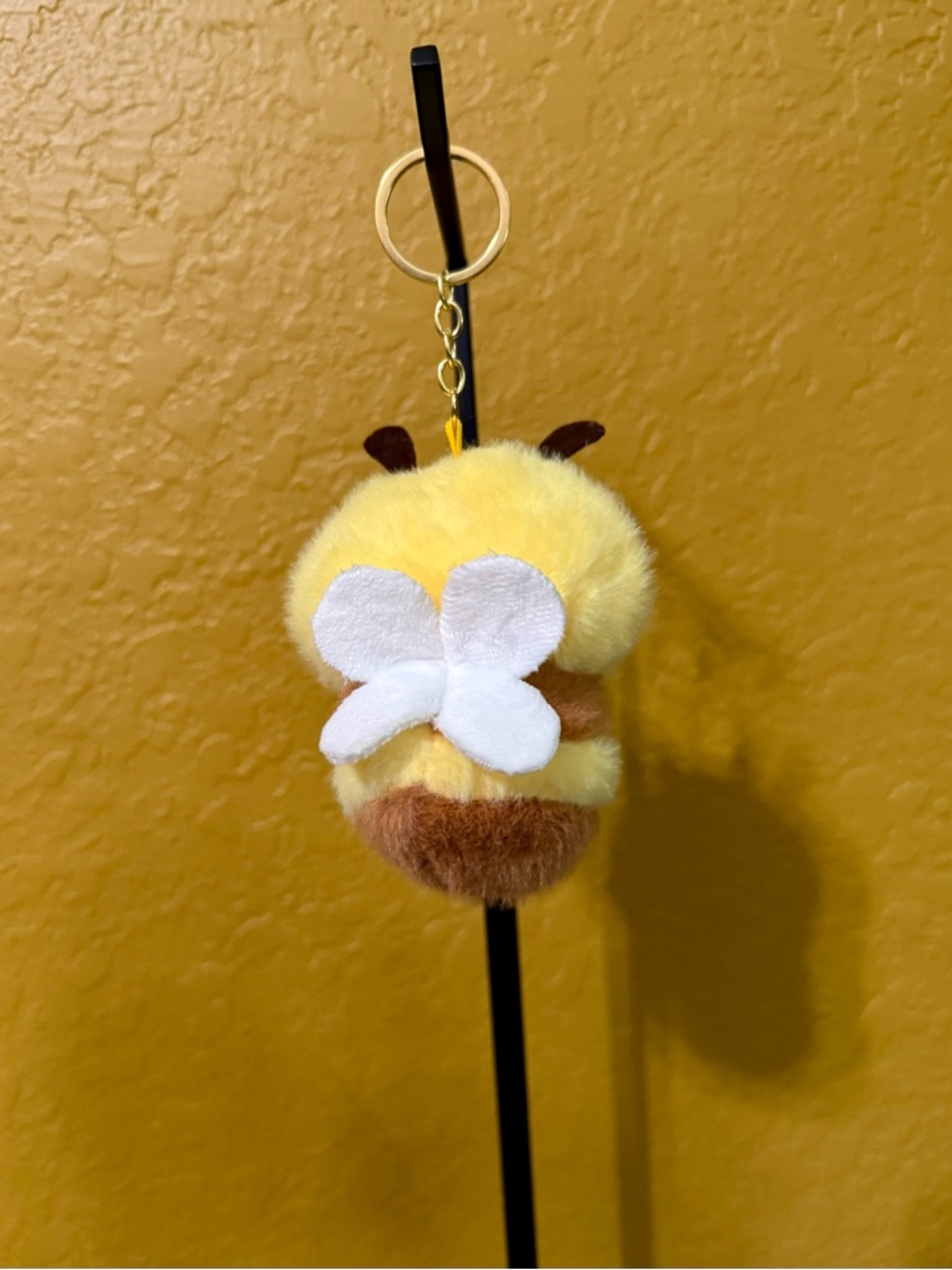 Fuzzy Bumblebee Bag Charm / Keychain - New! - Picture 2 of 7